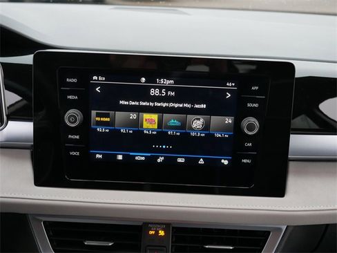 Certified 2025 Volkswagen Taos SE image 28