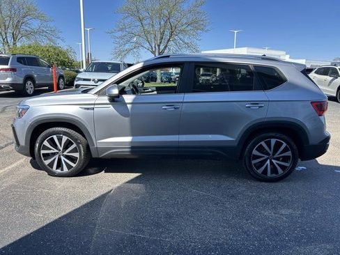 Certified 2023 Volkswagen Taos SE w/ Panoramic Sunroof Package AWD/4WD image 4