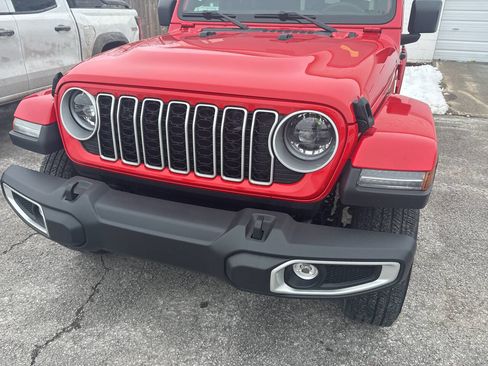 Used 2024 Jeep Wrangler Unlimited Sahara w/ Safety Group image 9