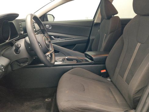 Used 2021 Hyundai Elantra SE FWD image 17