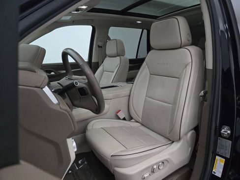 Used 2021 GMC Yukon Denali w/ Denali Premium Package image 28