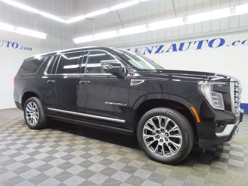 Used 2025 GMC Yukon XL Denali w/ Denali Reserve Package AWD/4WD image 3