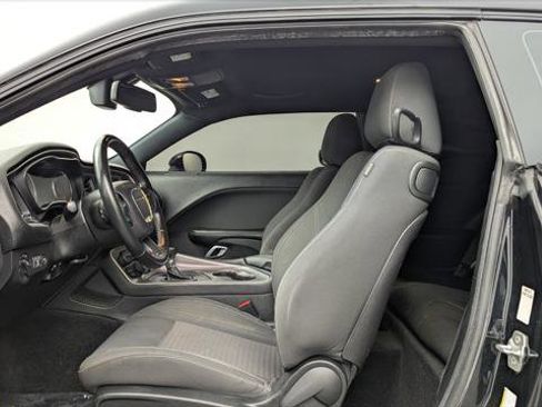 Used 2019 Dodge Challenger SXT image 14