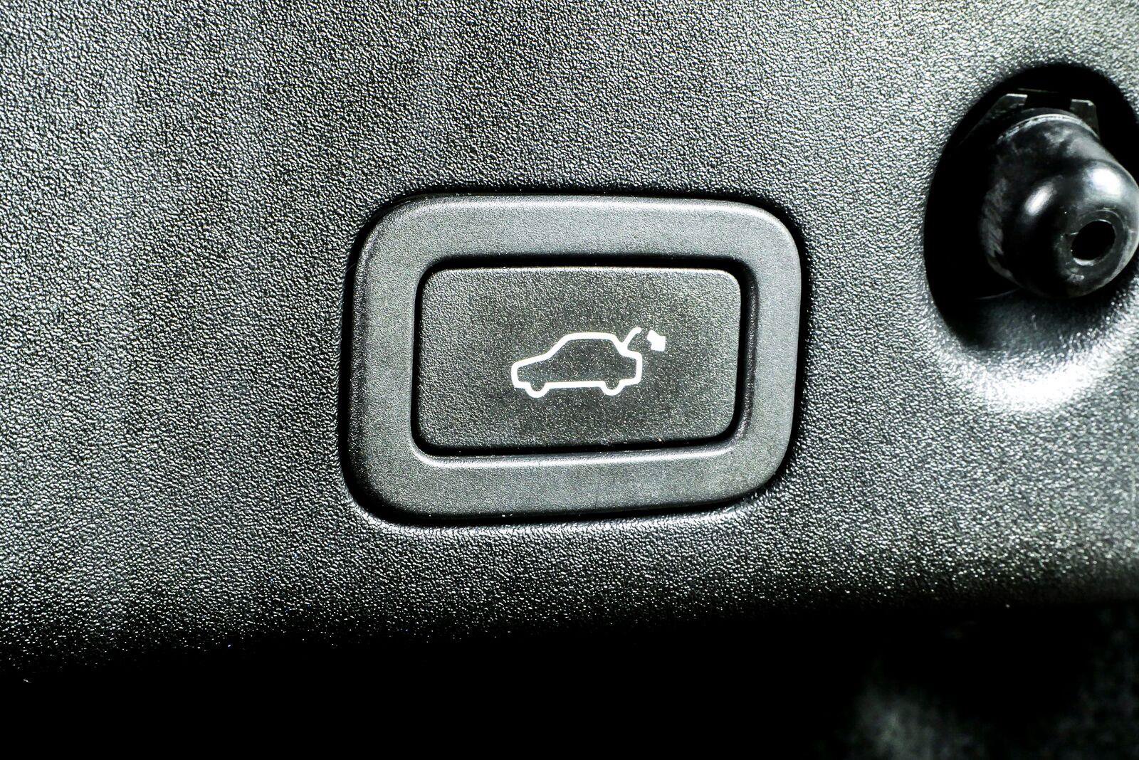 Used 2013 Jaguar XJ L Portfolio AWD/4WD image 34