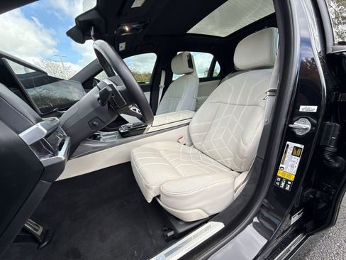 Used 2024 BMW 760i xDrive w/ Premium Package AWD/4WD image 12