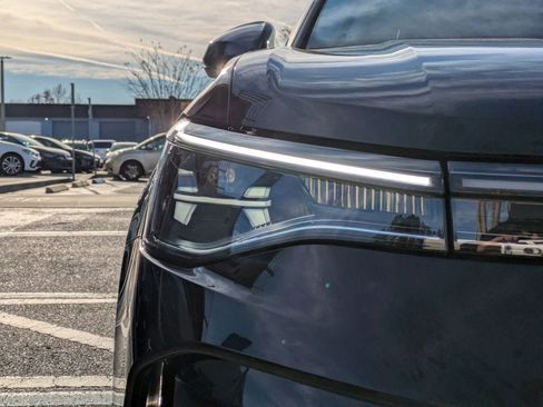 New 2026 Volkswagen Taos SE image 10