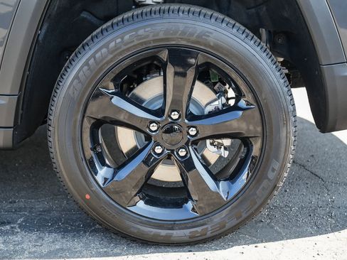 New 2025 Jeep Grand Cherokee L Altitude image 10