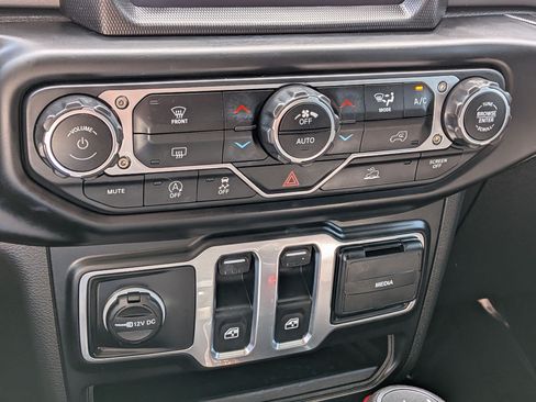 Used 2023 Jeep Wrangler Sport AWD/4WD image 22