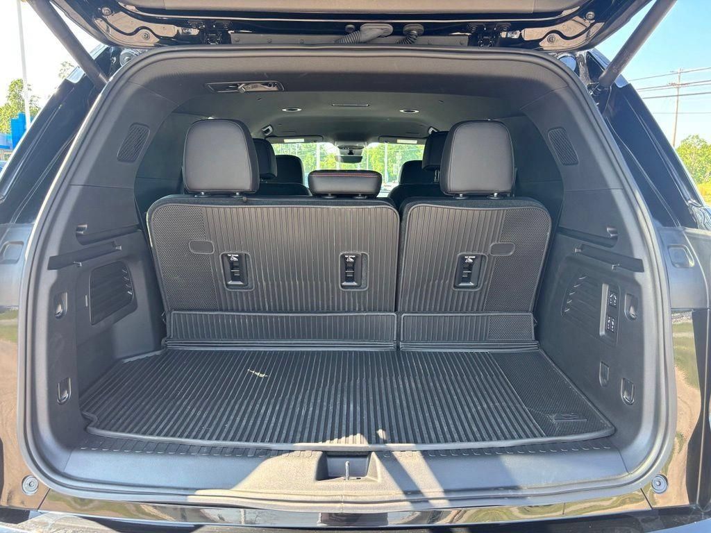 Used 2026 Chevrolet Traverse RS w/ LPO, Floor Liner Package AWD/4WD image 35