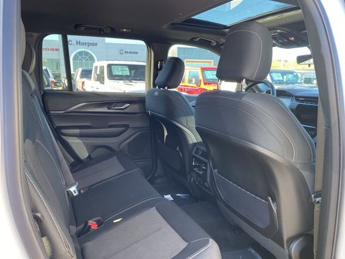 New 2025 Jeep Grand Cherokee Laredo X w/ Luxury Tech Group I image 13