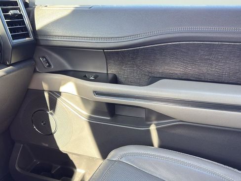 Used 2020 Ford Expedition Max Limited image 24