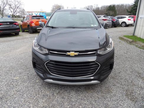 Used 2018 Chevrolet Trax LT w/ LT Convenience Package image 2
