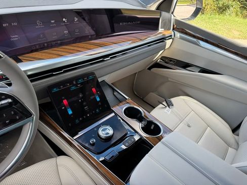 New 2025 Cadillac Escalade Sport Platinum AWD/4WD image 29