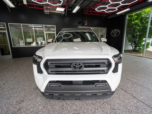 Used 2025 Toyota Tacoma SR5 AWD/4WD image 6