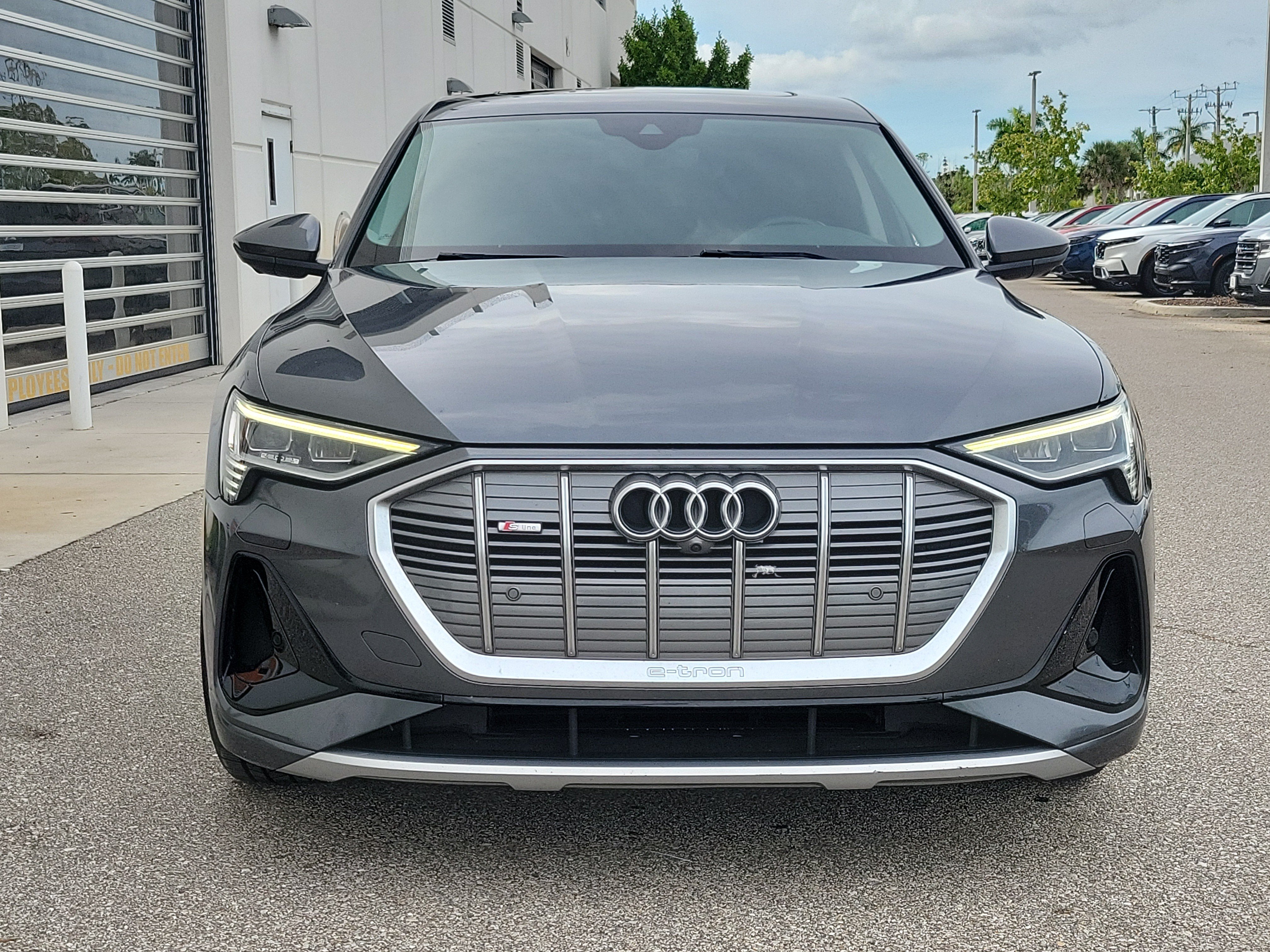 Used 2021 Audi e-tron Premium Plus w/ Premium Plus Package AWD/4WD image 2