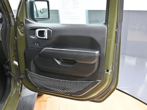 Used 2022 Jeep Wrangler Unlimited Sahara AWD/4WD image 36
