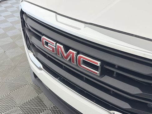 Used 2023 GMC Terrain SLE FWD image 18