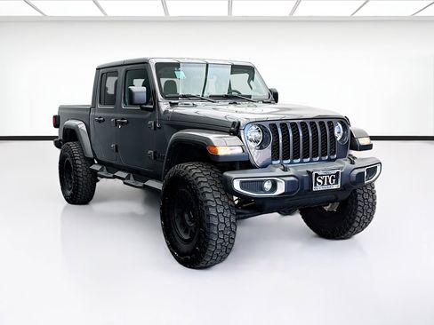 Used 2023 Jeep Gladiator Sport AWD/4WD image 3