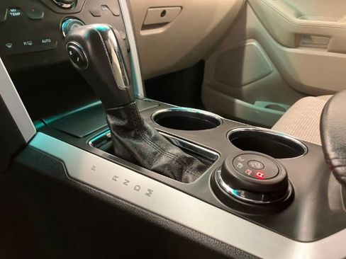 Used 2014 Ford Explorer XLT w/ Equipment Group 201A image 32