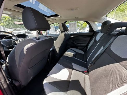 Used 2014 Ford Focus SE w/ SE Sport Package FWD image 18
