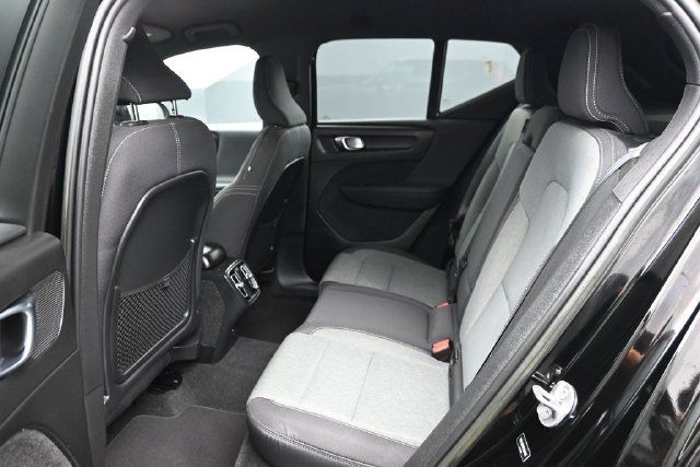 Used 2023 Volvo XC40 B5 Core w/ Convenience Package AWD/4WD image 11