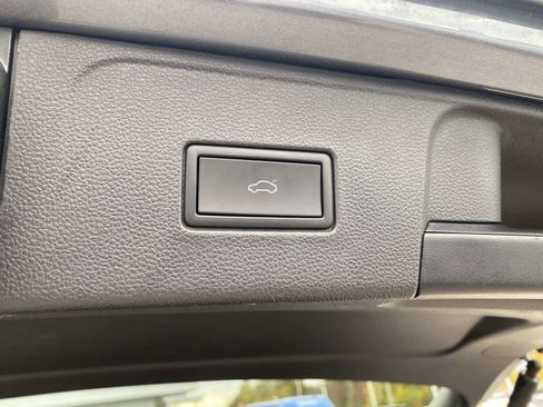 Used 2022 Volkswagen Atlas SE image 6