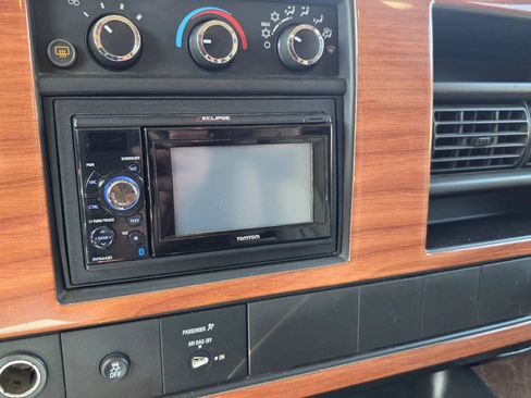 Used 2012 Chevrolet Express 2500 w/ Power Package image 17