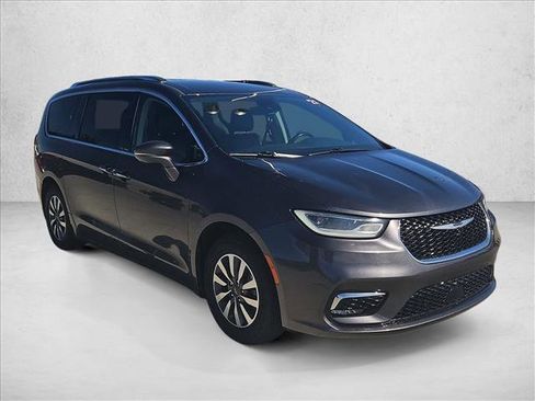 Used 2021 Chrysler Pacifica Touring-L image 3