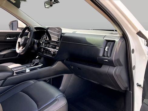 Certified 2024 Nissan Pathfinder SL w/ SL Premium Package FWD image 19