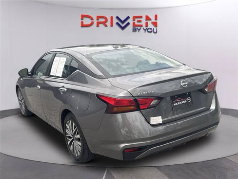 Used 2025 Nissan Altima 2.5 SV FWD image 6