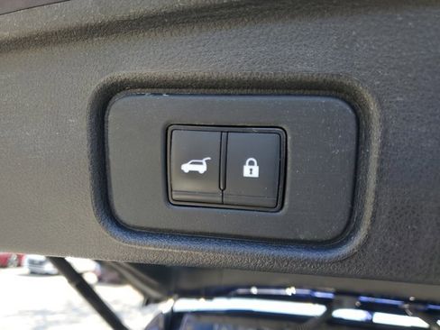 Used 2024 Nissan Pathfinder SL image 10