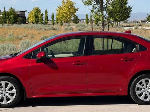 Used 2020 Toyota Corolla LE FWD image 4