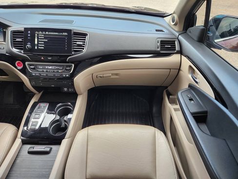 Used 2021 Honda Pilot Touring image 17