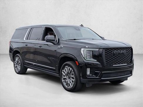 Used 2023 GMC Yukon XL Denali Ultimate AWD/4WD image 3