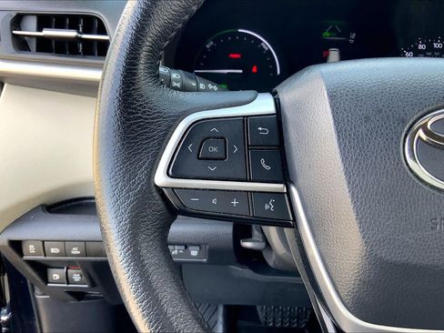 Used 2023 Toyota Sienna XLE w/ XLE Plus Package FWD image 23