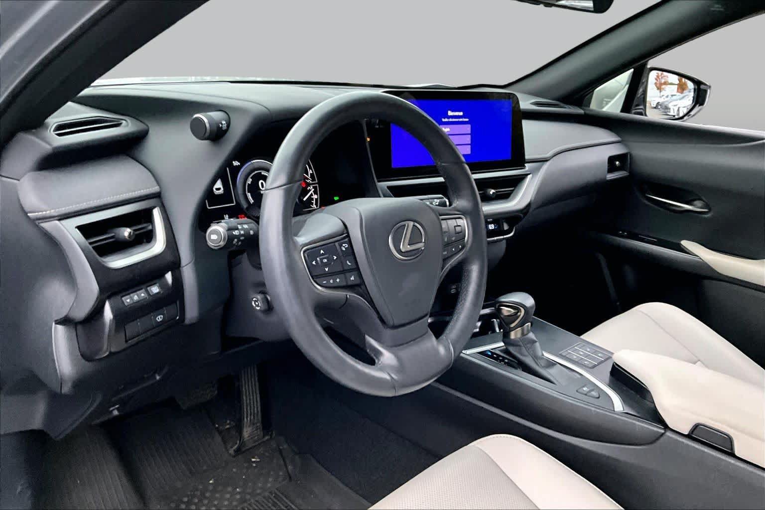 Used 2024 Lexus UX 250h AWD w/ Premium Package image 18