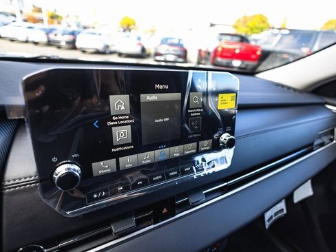 New 2025 Mitsubishi Outlander SE image 13