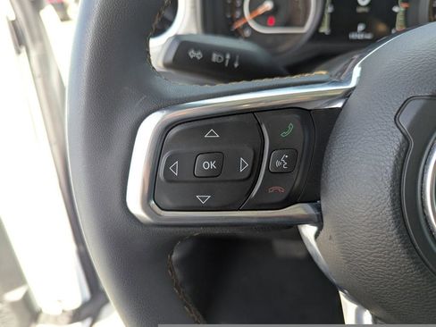 Used 2025 Jeep Wrangler Sahara image 25