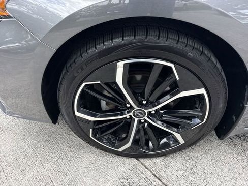 Used 2024 Nissan Altima 2.5 SR FWD image 10