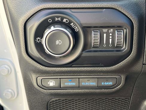 Used 2022 Jeep Wrangler Unlimited Rubicon 4xe image 4