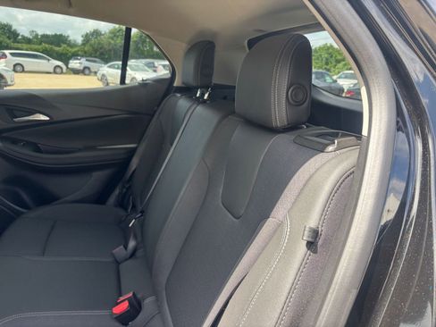 Used 2025 Buick Encore GX Preferred FWD image 37