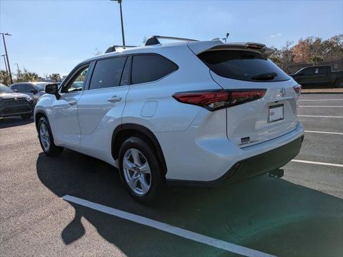 Certified 2020 Toyota Highlander L image 6