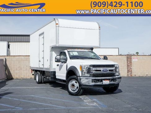 Used 2017 Ford F550 2WD Regular Cab Super Duty image 1