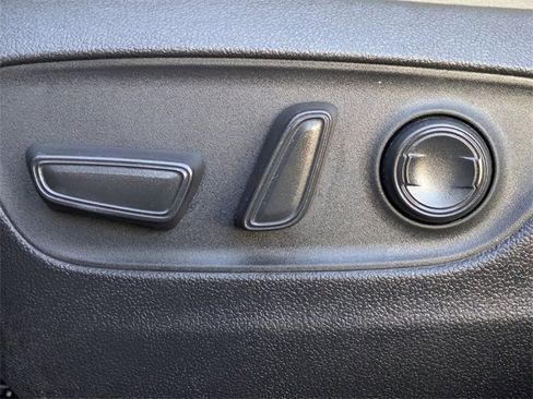 Used 2023 Toyota Highlander Bronze Edition image 23