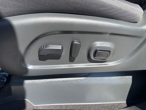 Used 2024 Nissan Titan SV w/ SV Bronze Edition Package image 10