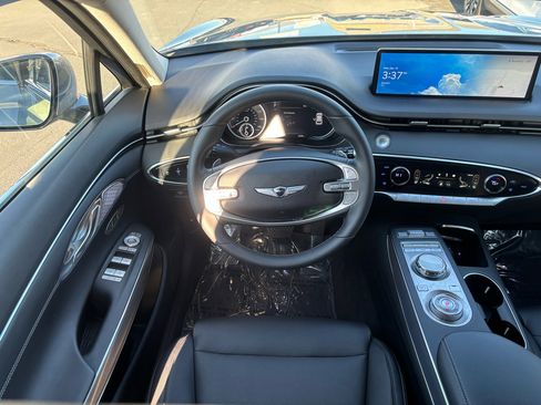 Used 2025 Genesis GV70 2.5T w/ Select Package image 19