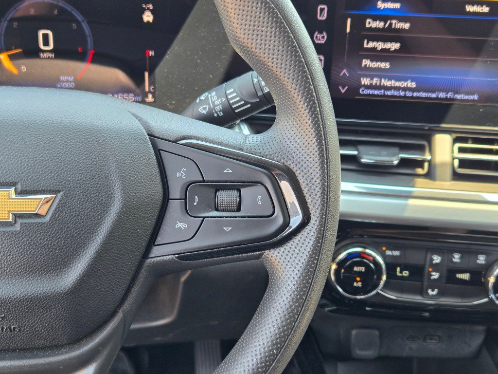 Certified 2025 Chevrolet Trax LT FWD image 29