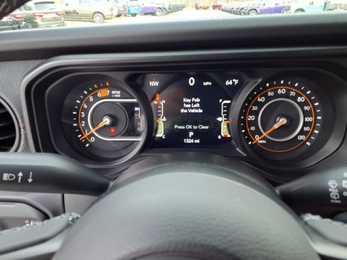 Used 2025 Jeep Wrangler Unlimited Rubicon AWD/4WD image 16