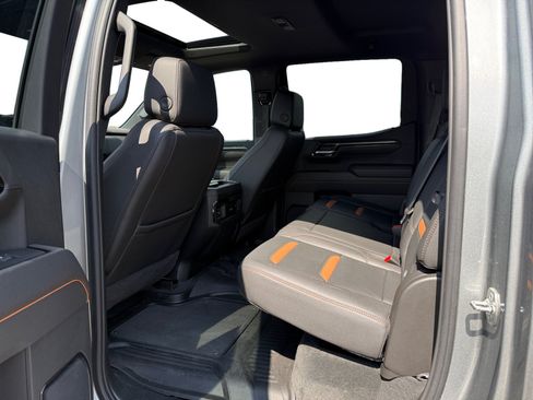 Used 2025 GMC Sierra 1500 AT4 w/ Technology Package AWD/4WD image 10