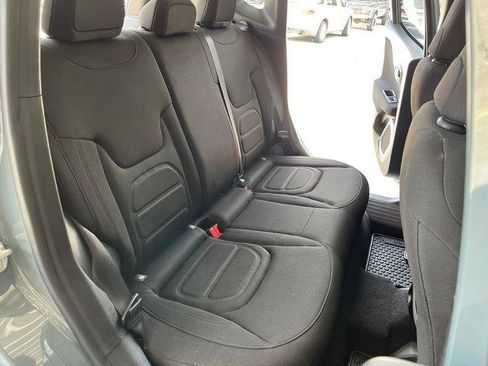 Used 2018 Jeep Renegade Latitude w/ Cold Weather Group AWD/4WD image 24